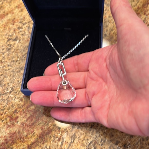 Swarovski Crystal Necklace, sparkling beauty. - Picture 2 of 8